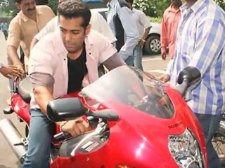 Octopus Paul Predicts Salman Khan's Dabanng A Superhit - Bollywood News