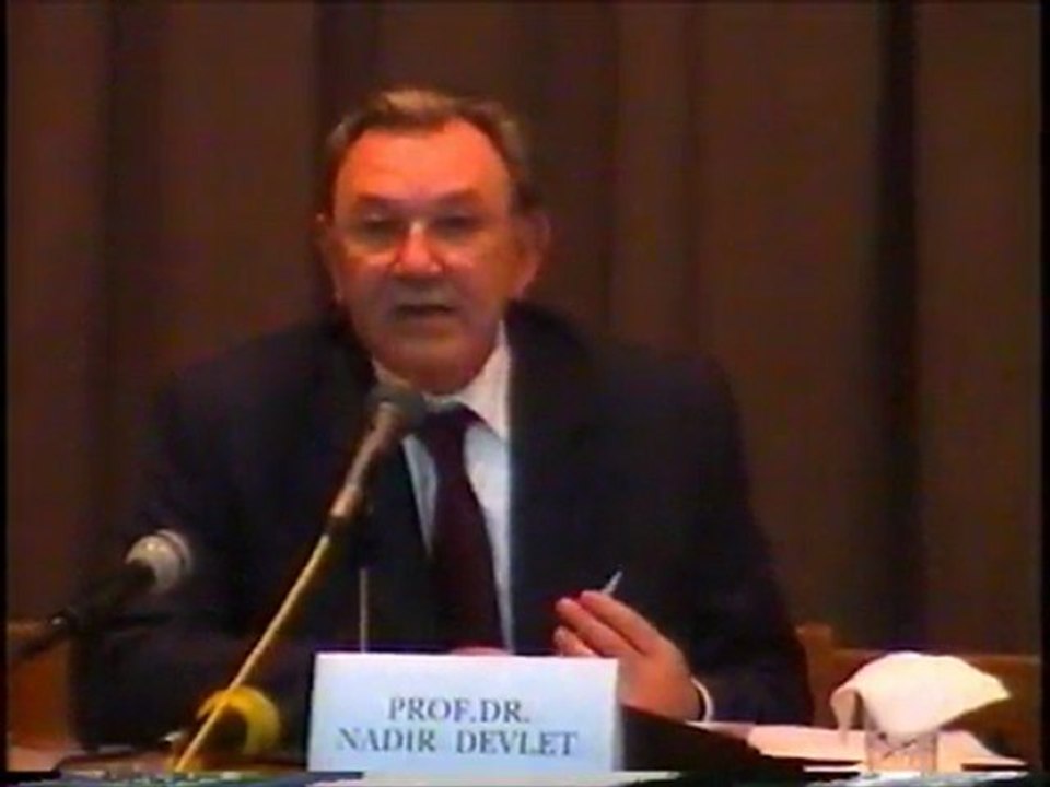 Prof. Dr. Nadir Devlet Yusuf Akçura Sempozyumunda (2002)