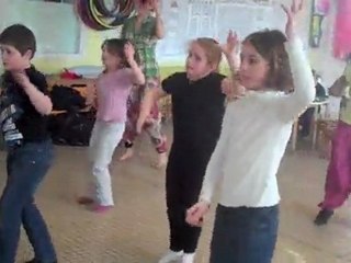 Achicourt : danse indienne au centre de loisirs