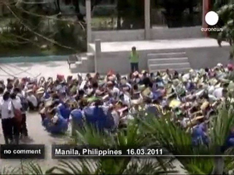 School earthquake exercise drills in Manila - no comment