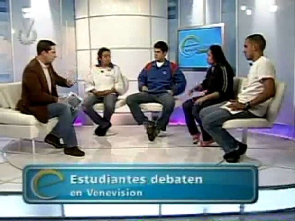 Estudiantes Debaten
