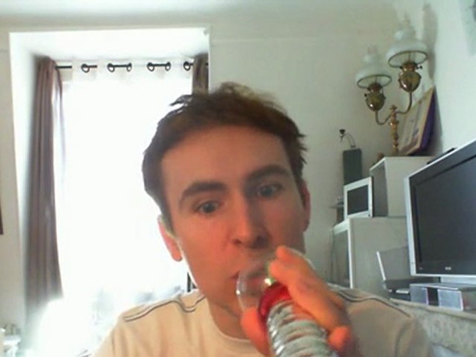 Wiwi égratigne "casquette à l'envers"