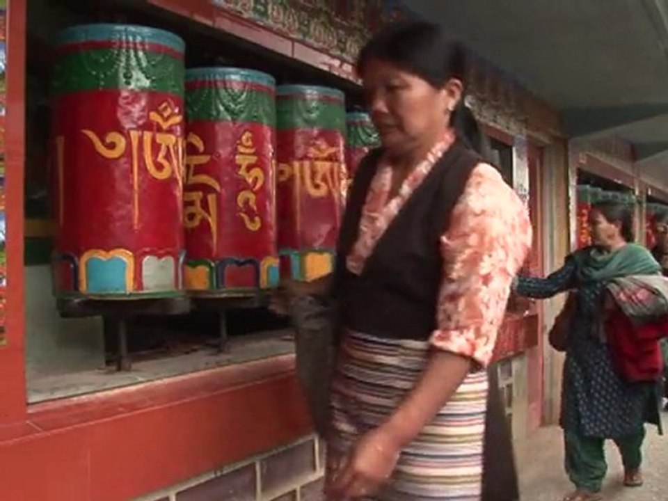 Dalai Lama dismisses calls to retract political retirement