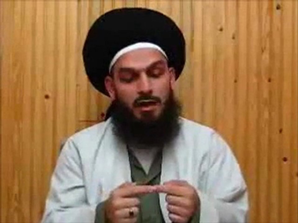 Şeyhin eli peygamberin eliymi. Tarikatçı diyor.