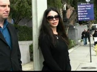 Mel Gibson turns himself in