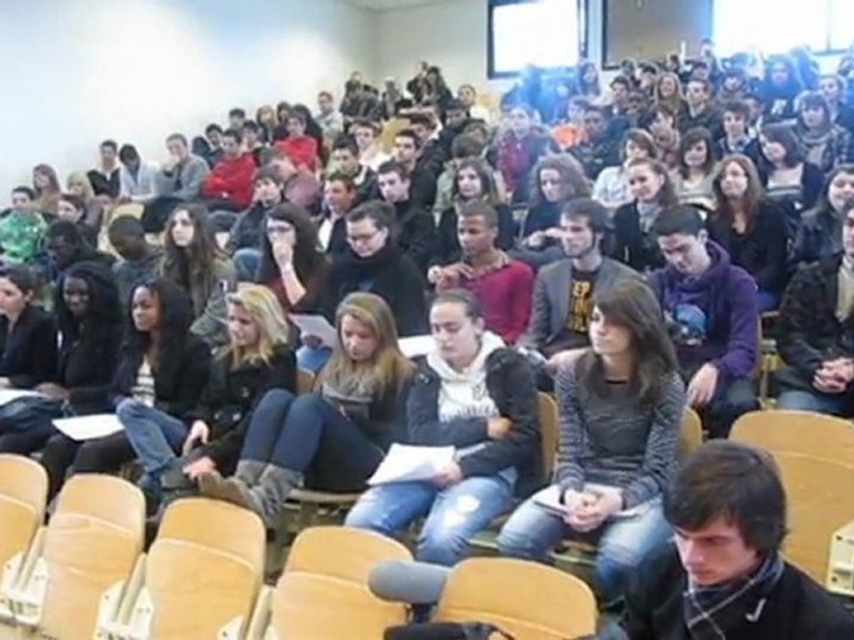 Sandrine Quétier face aux élèves du lycée Le Mans sud