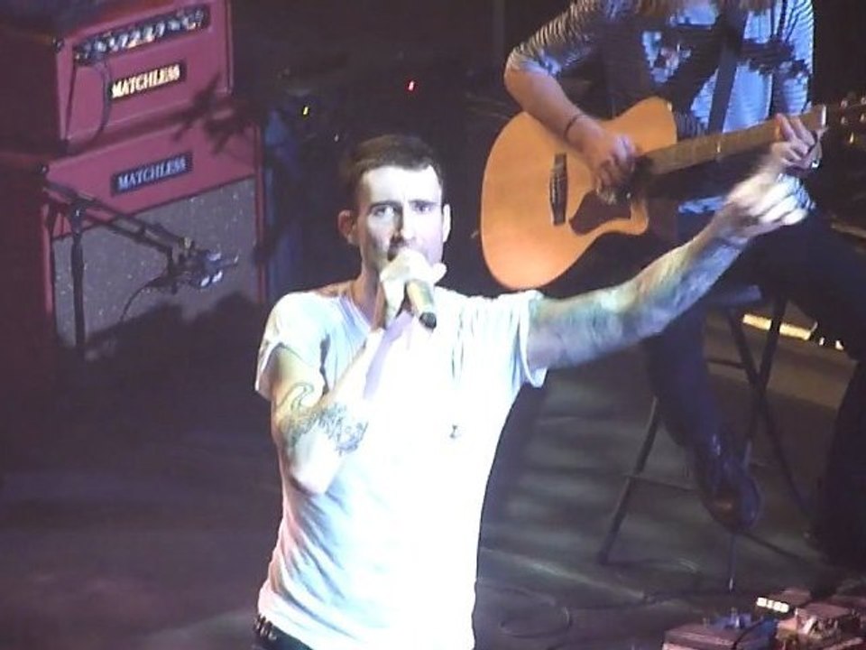 MAROON 5  "She Will Be Loved"