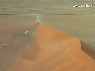 Rundflug über die Wüsten Namibias (HD)