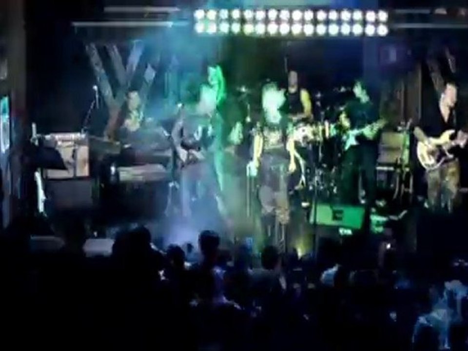 Özlem Tekin - Bana Bişey Olmaz 2011 | Orjinal Video Klip HQ | ßy NexteL..!