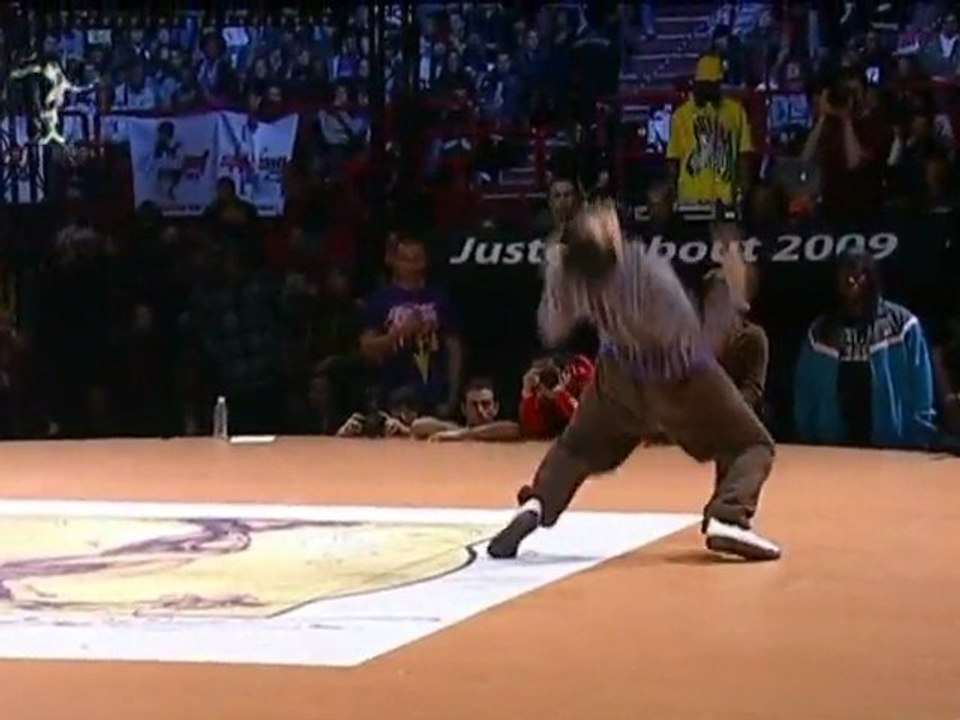Yaman : Incredible dancing style !!!