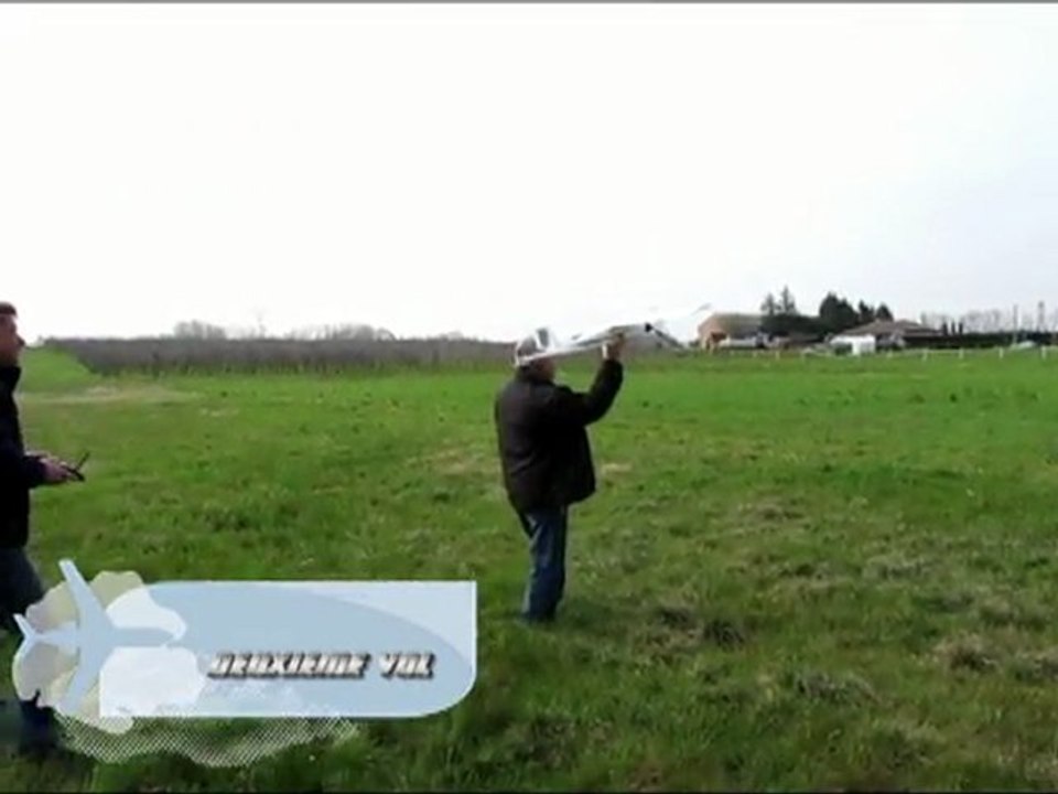 Premier vol de l'avion en depron de Jean-Pierre