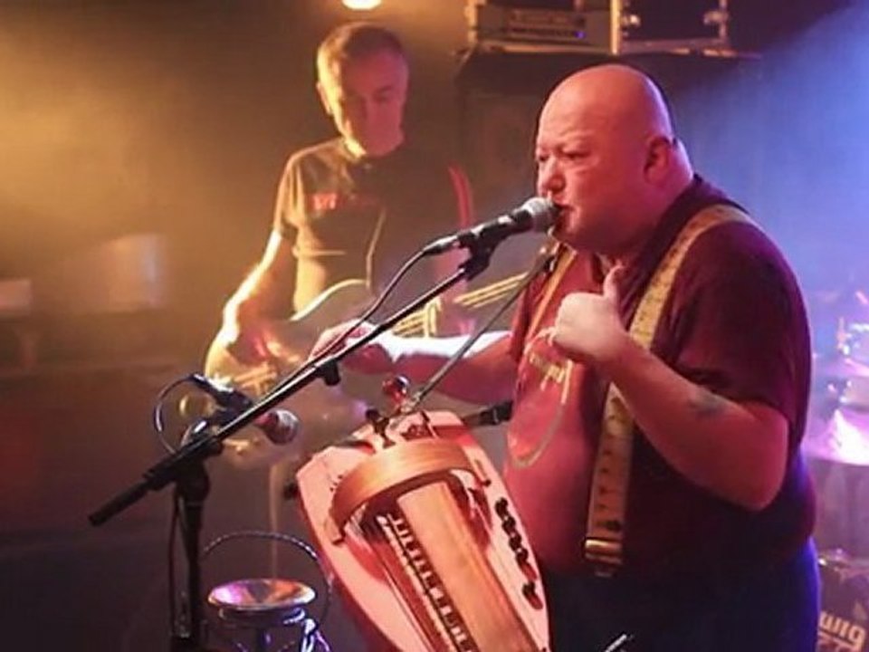 Pigalle à la Niche du Chien à Plumes "il la Tape"