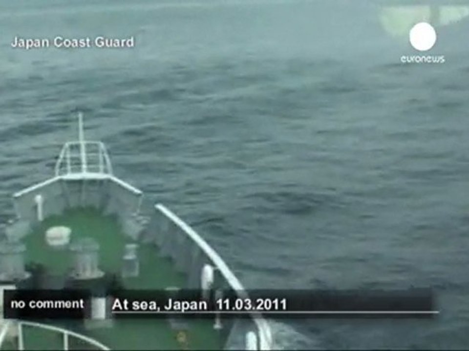 Japanese coastguard ship heads into tsunami... - no comment