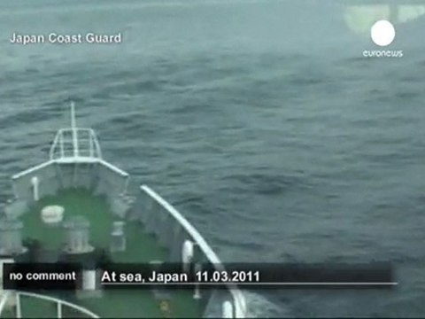 Japanese coastguard ship heads into tsunami... - no comment