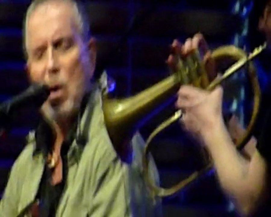Bernard Lavillier Guitare Song (Live)