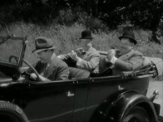 Laurel et Hardy  auto-stoppeurs