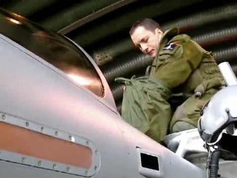 Bombardeos por aviones franceses destruye tanques de Gadafi