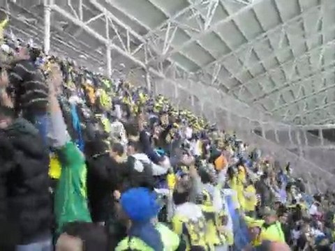 Sırtlar dönük omuz omuza