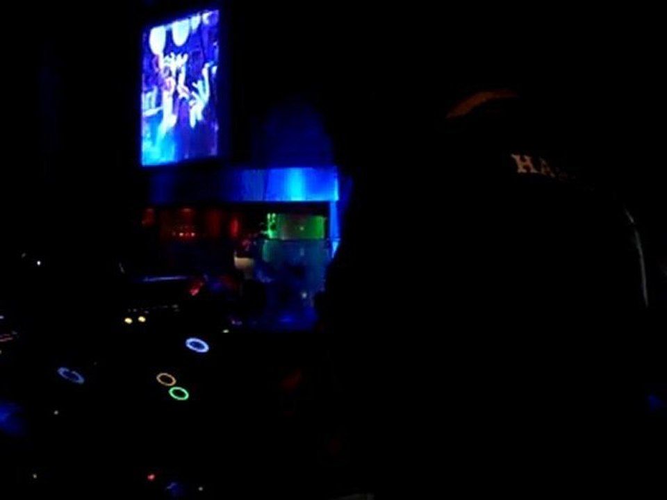 DURKY BASS @ L AXELERATOR NOISE SUPPRESSOR ET PARTYRAISER