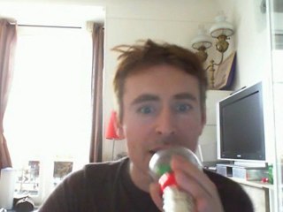 Wiwi égratigne "whatta man"