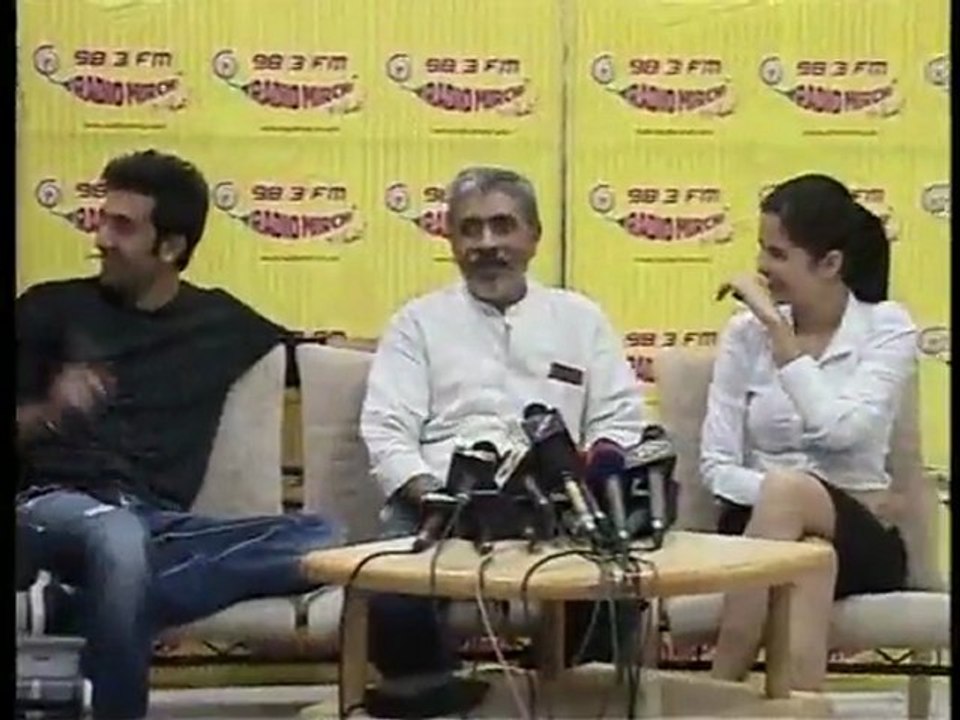 Rajneeti Director Prakash Jha Turns Translator For Katrina - Bollywood News