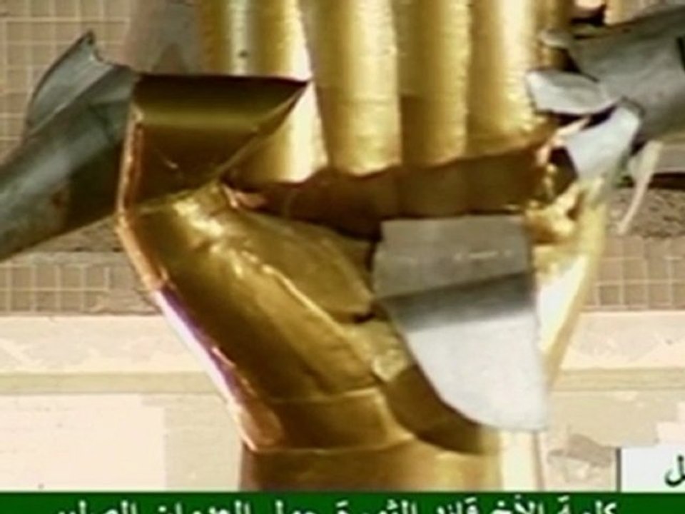 Kadhafi prédit "une longue guerre" et dit armer la population