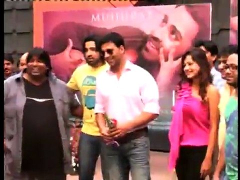 Not The Right Words - Karan Johar & Akshay Kumar - Bollywood News