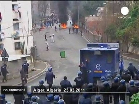Youths clash with riot police in Algiers - no comment