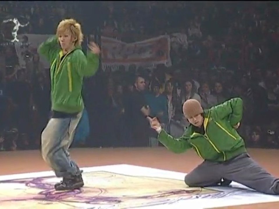 Japanese Hip-Hop Battle with Maika & Kazane