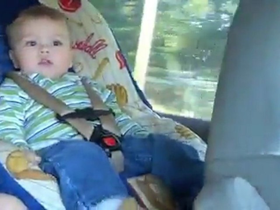 Bébé infatigable danse non stop [Lol Buzz]