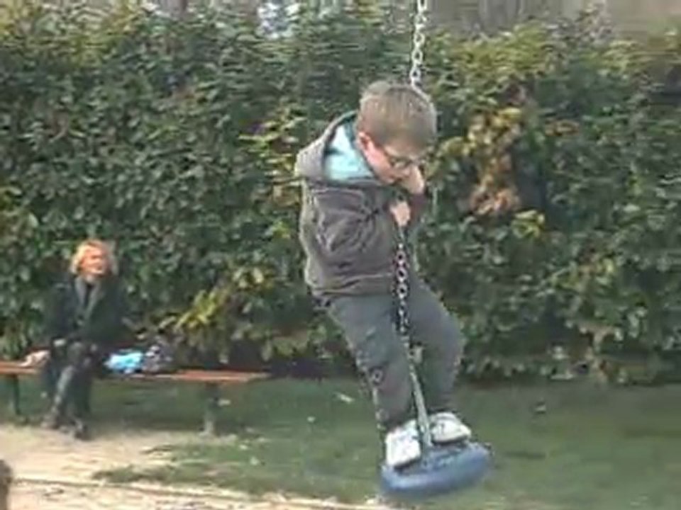 Estelle, Morgane et Julian font de la tyrolienne - 20 mars 2011