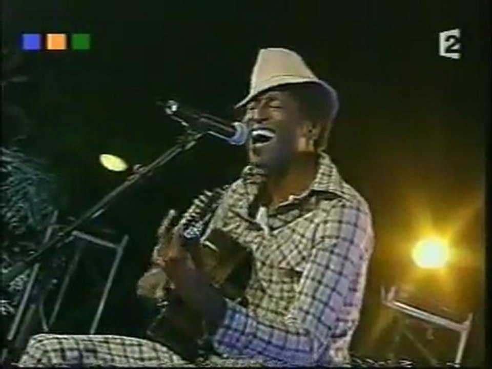 KEZIAH JONES - FEMILIARISE - LIVE - CANNES, FRANCE