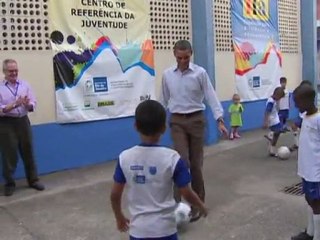 Obama cheered at Brazil's 'City of God' favela
