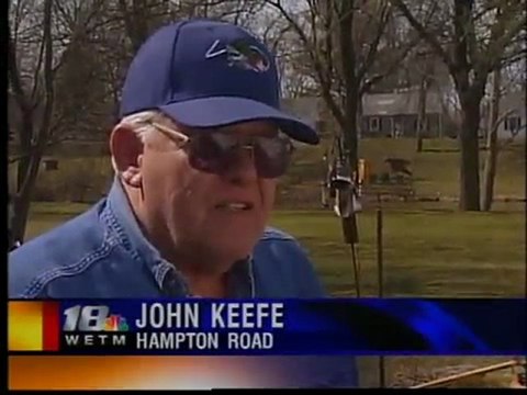 Des centaines de poissons morts dans un étang de la ville d'Elmira dans l'état de New York aux États-Unis