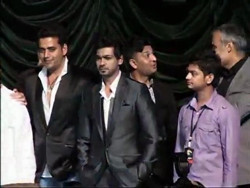 Bollywood News - Mani Ratnam's Raavan - Preview  - Abhishek Bachchan, Vikram & Aishwarya Rai