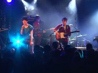 DÉCOUVREZ UN TITRE SUR SCÈNE DE CONCRETE KNIVES, LAURÉAT DU PRIX CHORUS 2011