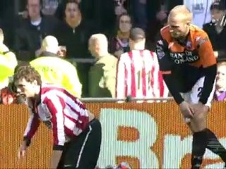 O Μπεργκ αστοχεί εξ επαφής στο ματς Αϊντχόφεν-Ουτρέχτη