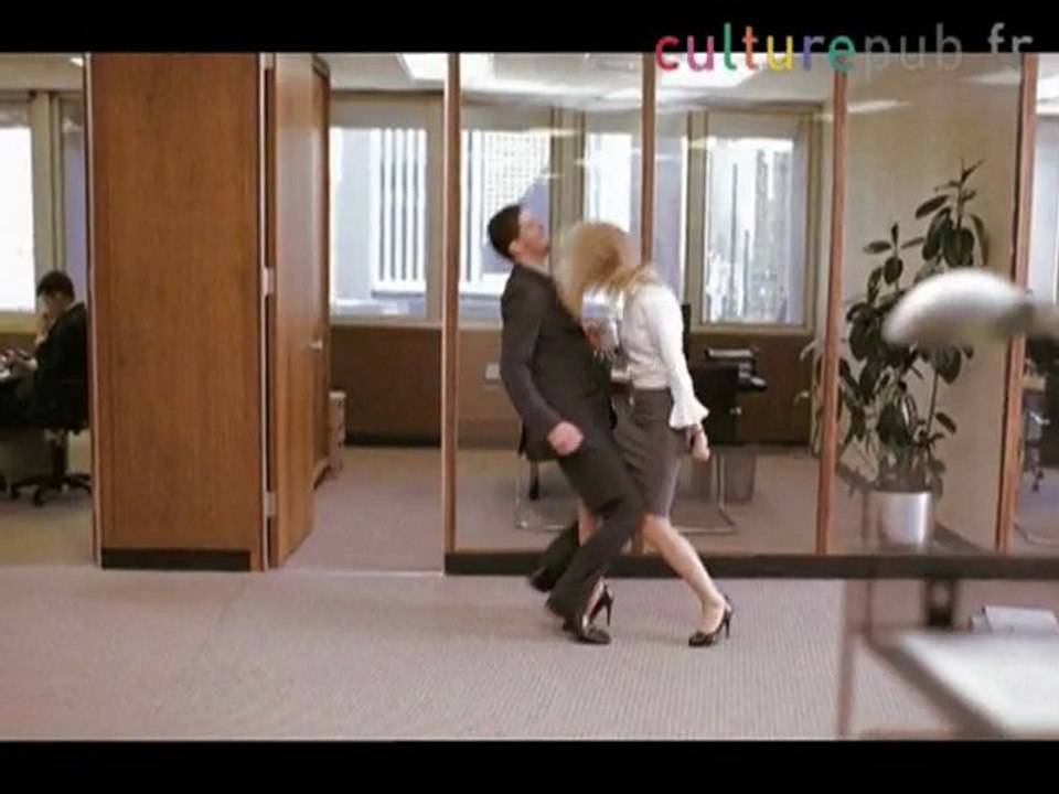 Nice legs, and a headbutt: blonde or Zidane ?