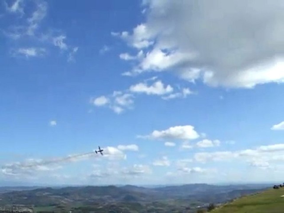 Meeting Cervolix 2009 Voltigeur looping avion fou