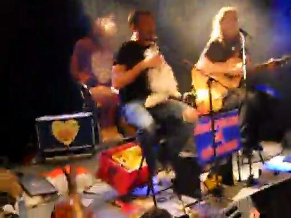 andreas et nicolas secret place "elle change la K7 dans la tête du chat"