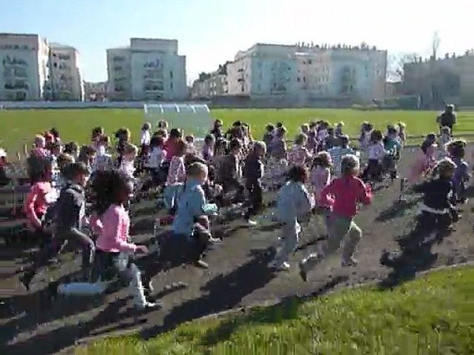 Départ du cross des Cp. Les filles.