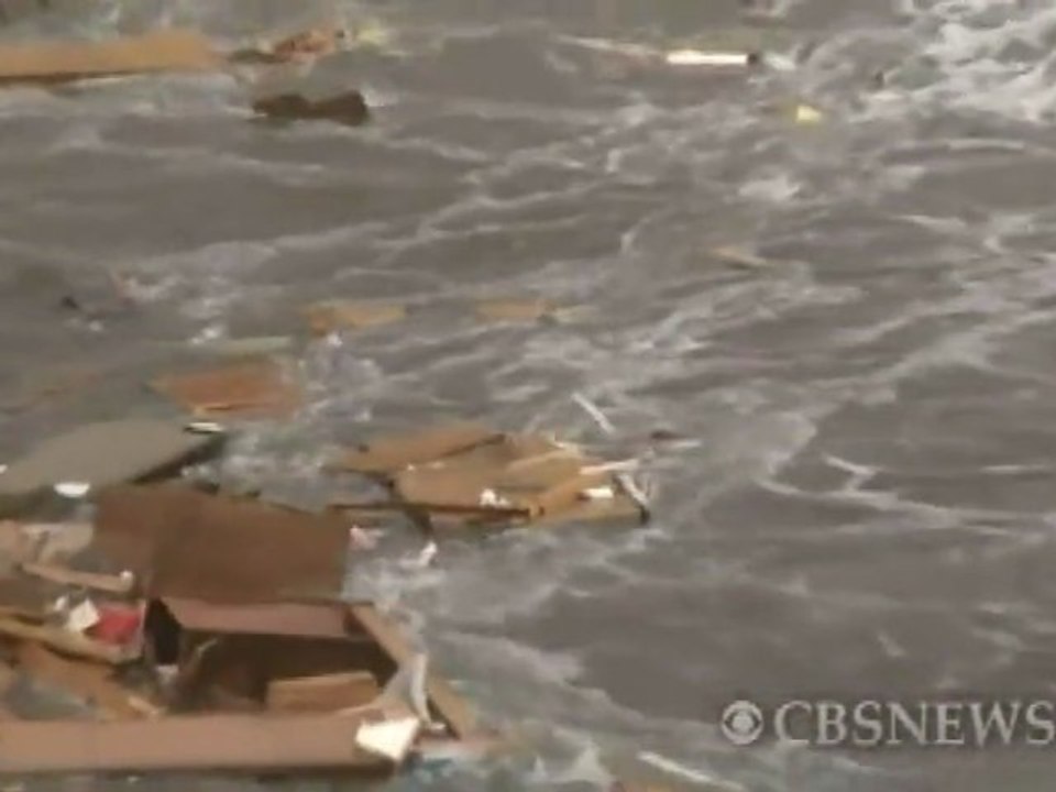 Tsunami hits Miyako Japan (caution, screams heard may be disturbing to children)