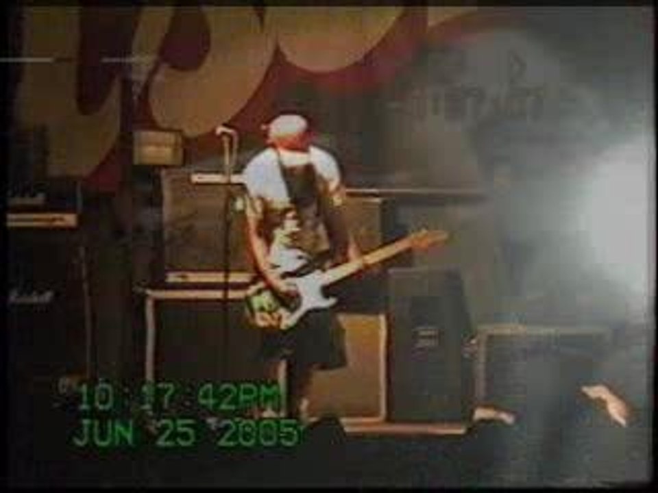 tragokorto-borracho_en_el_bar