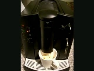 AEG CaFamosa Kaffeevollautomat in Aktion