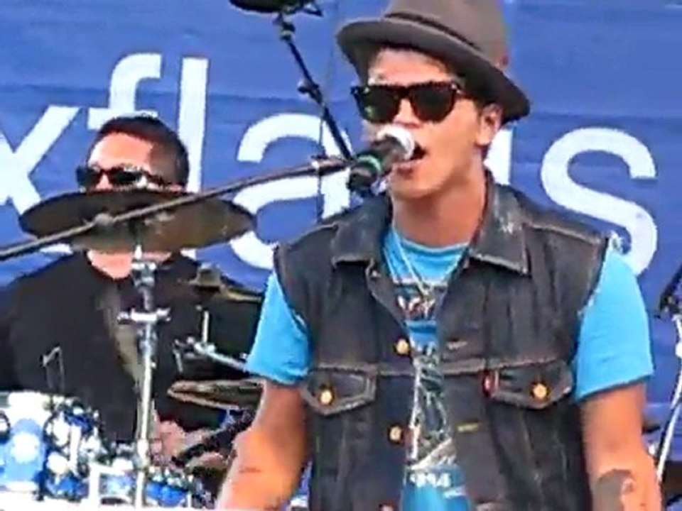 Bruno Mars - Marry You live