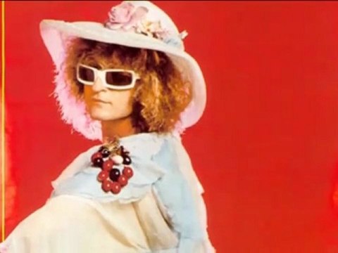 Un bébé qui dit non non non