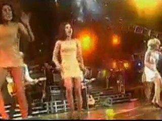 - Tina Turner performs Proud Mary live