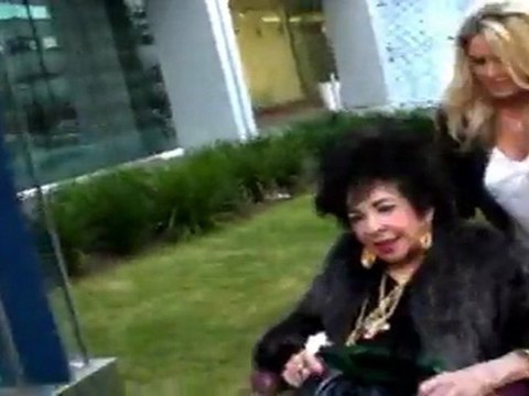 Elizabeth Taylor Dies