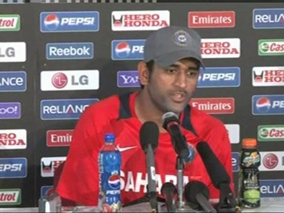 Dhoni looks ahead to India v Australia