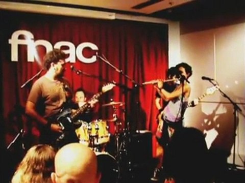 POP en ESPAÑOL ♫ DE LOOP ► Lejos - MUSICACOPYLEFT.ES